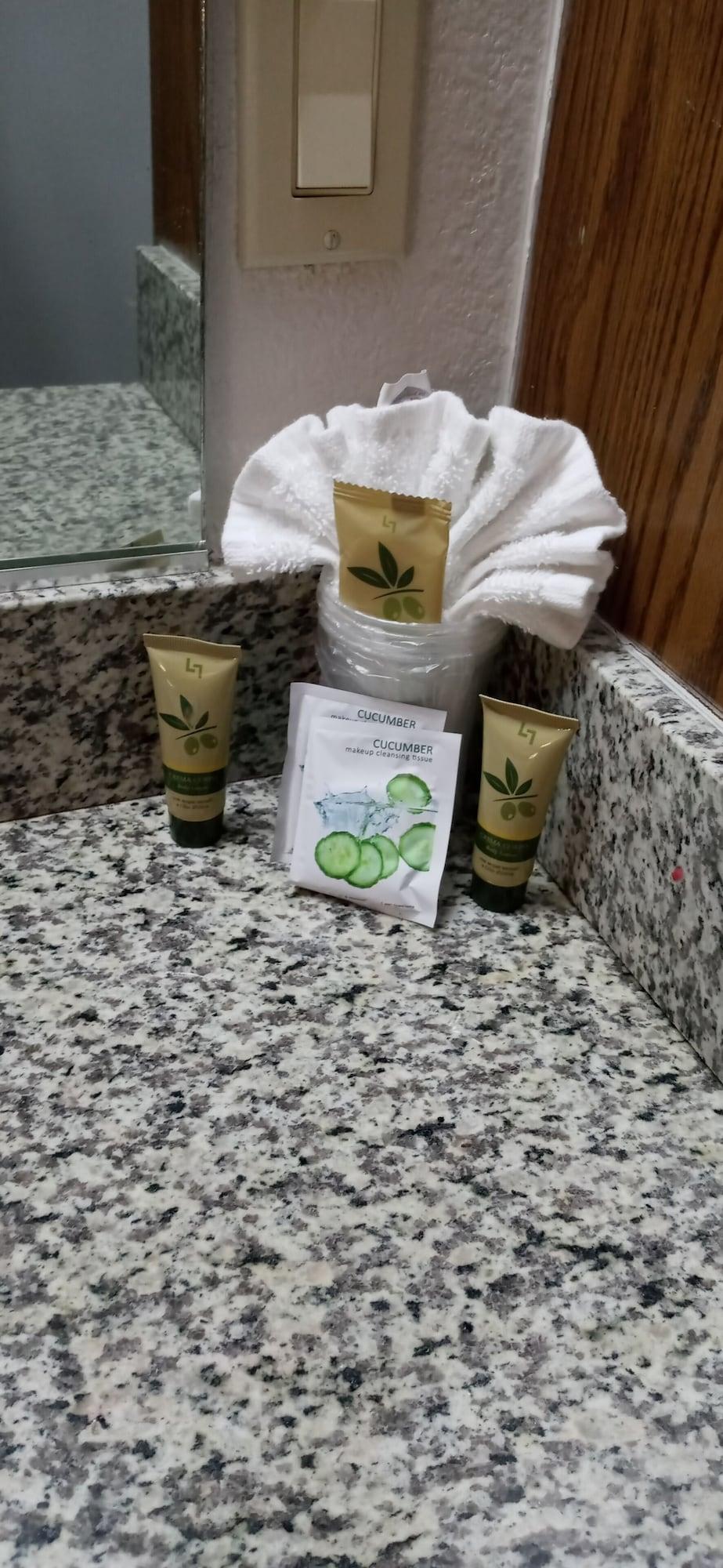 Nampa Inn & Suites Екстериор снимка