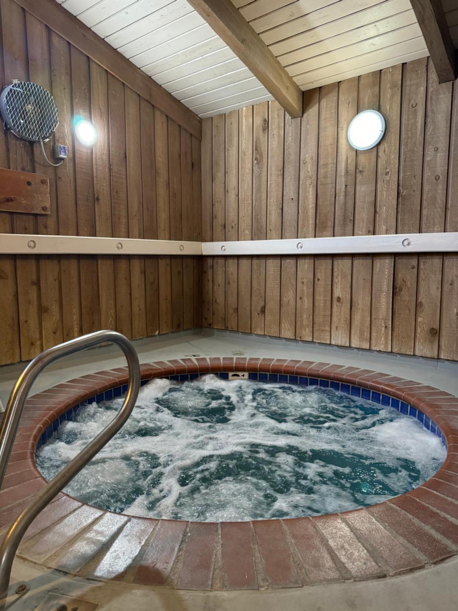 Nampa Inn & Suites Екстериор снимка