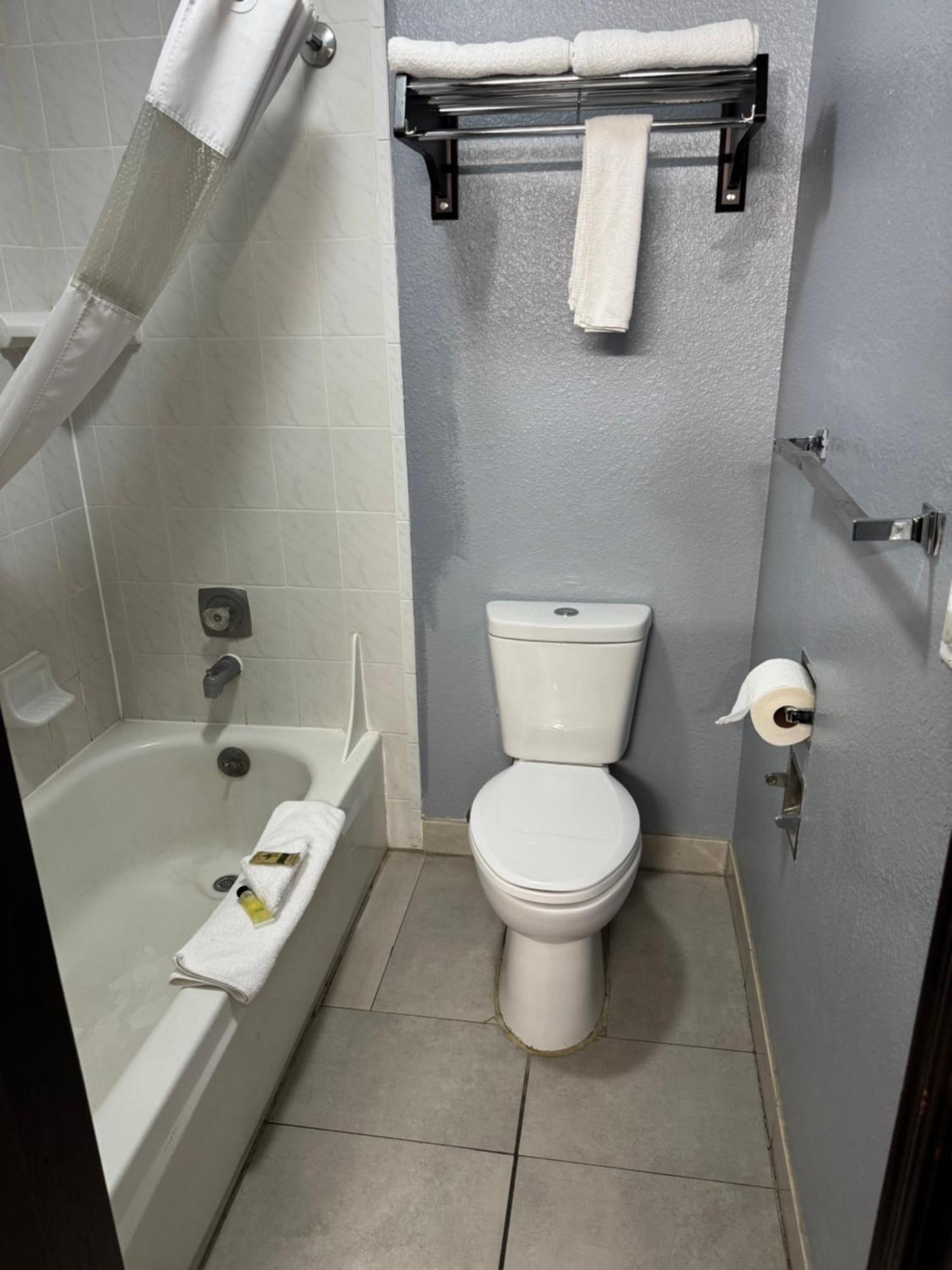 Nampa Inn & Suites Екстериор снимка